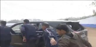 ਰਾਹੁਲ ਗਾਂਧੀ ਦੀ ‘ਭਾਰਤ ਜੋੜੋ ਨਿਆਂ ਯਾਤਰਾ’ ‘ਤੇ ਦੁਬਾਰਾ ਹੋਇਆ ਹ.ਮ.ਲਾ, ਅਣਪਛਾਤਿਆਂ ਨੇ ਪੱਥਰ ਮਾਰ ਕੇ ਕਾਰ ਦੇ ਤੋੜੇ ਸ਼ੀਸ਼ੇ