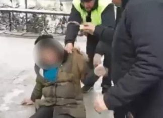 ਜਲੰਧਰ ਬੱਸ ਸਟੈਂਡ ‘ਤੇ ਹੰਗਾਮਾ : ਨਸ਼ੇ ‘ਚ ਧੁੱਤ ਕੁੜੀਆਂ ਨੇ ਕੀਤੀ ਲ.ੜਾਈ, ਲੋਕਾਂ ਨੂੰ ਵੱ.ਢੀਆਂ ਦੰਦੀਆਂ, ਨਿੰਬੂ ਚਟਵਾ ਕੇ ਉਤਰਵਾਇਆ ਨਸ਼ਾ