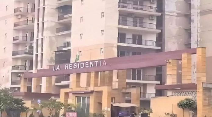 ਧੀ ਨੂੰ ਗੋਦੀ ‘ਚ ਲੈ ਕੇ ਔਰਤ ਨੇ 16ਵੀਂ ਮੰਜ਼ਿਲ ਤੋਂ ਮਾਰੀ ਛਾ.ਲ; ਦੋਵਾਂ ਦੀ ਦਰਦਨਾਕ ਮੌ.ਤ, ਡਿਪ੍ਰੈਸ਼ਨ ਕਾਰਨ ਦਿੱਤੀ ਜਾ.ਨ