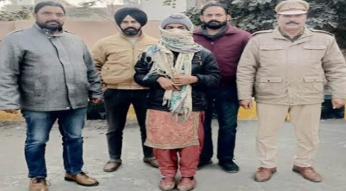 ਫਾਜ਼ਿਲਕਾ : ਢਾਈ ਮਹੀਨਿਆਂ ਤੋਂ ਕਿੰਨਰ ਬਣ ਕੇ ਘੁੰਮ ਰਿਹਾ ਤਸਕਰ ਚੜ੍ਹਿਆ ਪੁਲਿਸ ਅੜਿੱਕੇ