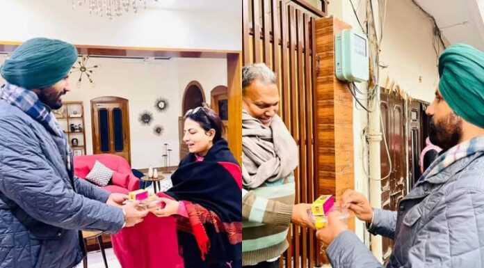 ਰਾਜਾ ਵੜਿੰਗ ਨੇ ਘਰ-ਘਰ ਵੰਡੇ ਦੀਵੇ ਤੇ ਮਠਿਆਈਆਂ : ਕਿਹਾ – ਸਭ ਦੇ ਹਨ ਭਗਵਾਨ ਸ਼੍ਰੀ ਰਾਮ