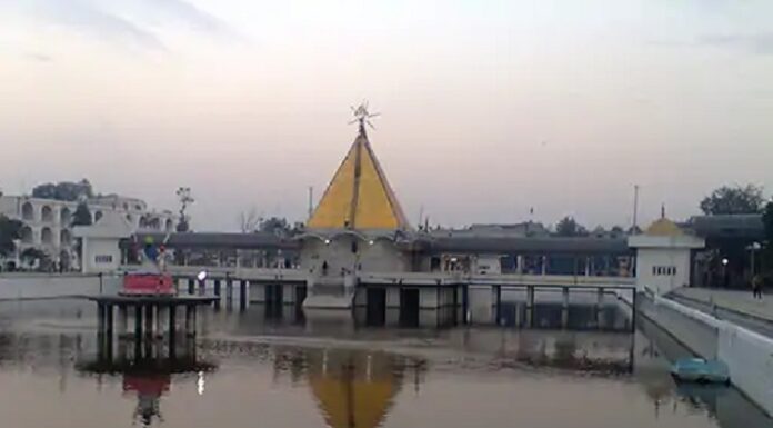 ਜਲੰਧਰ : ਦੇਵੀ ਤਾਲਾਬ ਮੰਦਿਰ ਦੇ ਸਰੋਵਰ ‘ਚੋਂ ਮਿਲੀ ਲਾ.ਸ਼, ਪੁਲਿਸ ਜਾਂਚ ‘ਚ ਜੁਟੀ