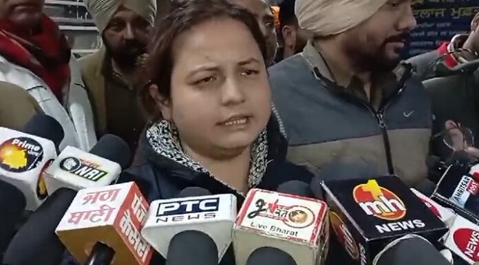 ਅੰਮ੍ਰਿਤਸਰ : ਰੇਹੜੀ ਲਗਾਉਣ ਵਾਲੇ ਵਿਅਕਤੀ ਦਾ ਗੋਲੀਆਂ ਮਾਰ ਕੇ ਮ.ਰਡਰ, ਧੀ ਨੇ ਲਗਾਏ MP ਔਜਲਾ ਦੇ PA ‘ਤੇ ਕ.ਤਲ ਦੇ ਇਲਜ਼ਾਮ