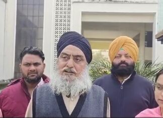 ਗੁਰਦਾਸਪੁਰ : ਪੈਟਰੋਲ ਪੰਪ ‘ਤੇ ਖੜ੍ਹਾ ਟਰੱਕ ਹੋਇਆ ਚੋਰੀ, 3 ਧੀਆਂ ਦੇ ਪਿਓ ਨੇ ਬਿਆਨ ਕੀਤਾ ਦਰਦ