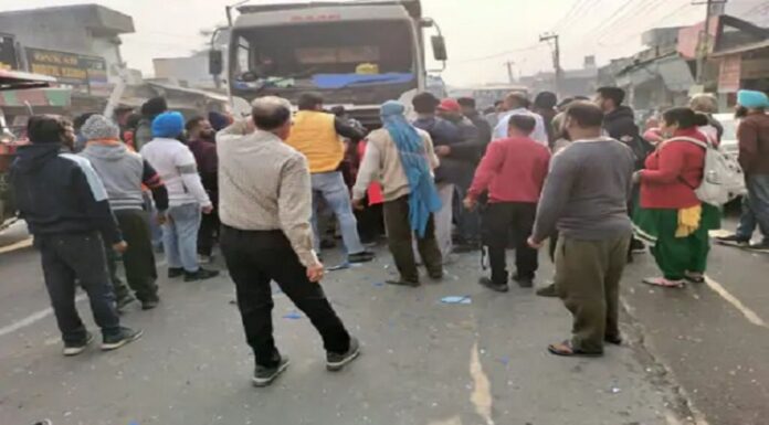 ਹੁਸ਼ਿਆਰਪੁਰ : 2 ਸਕੇ ਭਰਾਵਾਂ ਨੂੰ ਟਿੱਪਰ ਨੇ ਮਾਰੀ ਟੱ.ਕਰ, 1 ਦੀ ਮੌ.ਤ, ਦੂਜਾ ਭਰਾ PGI ਰੈਫਰ