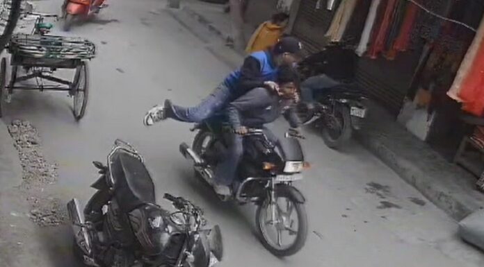 ਅੰਮ੍ਰਿਤਸਰ : ਰੰਜਿਸ਼ਨ ਨੌਜਵਾਨ ਨੂੰ ਮਾ.ਰੀਆਂ ਗੋ.ਲੀਆਂ, ਹਮਲਾਵਰ ਸੀਸੀਟੀਵੀ ‘ਚ ਕੈਦ