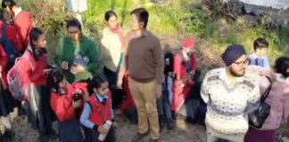 ਰੂਪਨਗਰ : ਬੱਚਿਆਂ ਨਾਲ ਭਰੀ ਸਕੂਲ ਬੱਸ ਨੂੰ ਅਣਪਛਾਤੇ ਵਾਹਨ ਨੇ ਮਾਰੀ ਟੱ.ਕਰ, ਜ਼ਖਮੀਆਂ ਨੂੰ ਕਰਵਾਇਆ ਹਸਪਤਾਲ ਦਾਖਲ