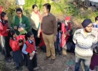 ਰੂਪਨਗਰ : ਬੱਚਿਆਂ ਨਾਲ ਭਰੀ ਸਕੂਲ ਬੱਸ ਨੂੰ ਅਣਪਛਾਤੇ ਵਾਹਨ ਨੇ ਮਾਰੀ ਟੱ.ਕਰ, ਜ਼ਖਮੀਆਂ ਨੂੰ ਕਰਵਾਇਆ ਹਸਪਤਾਲ ਦਾਖਲ