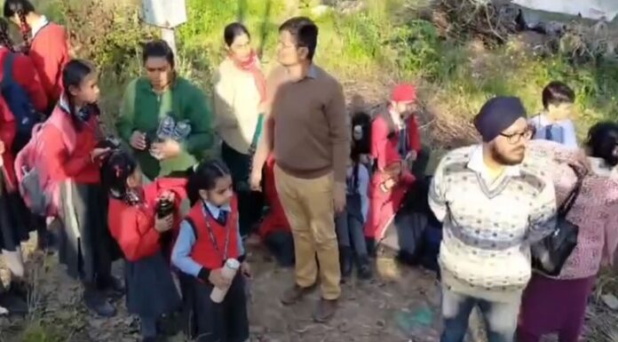 ਰੂਪਨਗਰ : ਬੱਚਿਆਂ ਨਾਲ ਭਰੀ ਸਕੂਲ ਬੱਸ ਨੂੰ ਅਣਪਛਾਤੇ ਵਾਹਨ ਨੇ ਮਾਰੀ ਟੱ.ਕਰ, ਜ਼ਖਮੀਆਂ ਨੂੰ ਕਰਵਾਇਆ ਹਸਪਤਾਲ ਦਾਖਲ