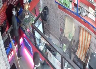 ਲੁਧਿਆਣਾ ‘ਚ ਮਨੀ ਟਰਾਂਸਫਰ ਕਾਰੋਬਾਰੀ ਤੋਂ 70 ਹਜ਼ਾਰ ਦੀ ਲੁੱਟ, ਪਿਸਤੌਲ ਦੀ ਨੋਕ ‘ਤੇ ਲੁੱਟਿਆ ਦੁਕਾਨਦਾਰ