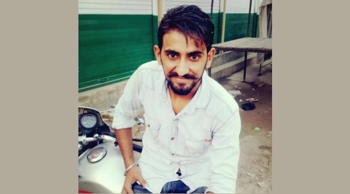 ਫਿਰੋਜ਼ਪੁਰ : ਘਰਵਾਲੀ ਨਾਲ ਨਾਜਾਇਜ਼ ਸੰਬੰਧਾਂ ਦੇ ਸ਼ੱਕ ‘ਚ ਨੌਜਵਾਨ ਦਾ ਕਤਲ, ਭਰਾ ਸਾਹਮਣੇ ਮਾਰੀਆਂ ਛਾਤੀ ‘ਚ ਗੋਲ਼ੀਆਂ, ਵੇਖੋ ਵੀਡੀਓ…