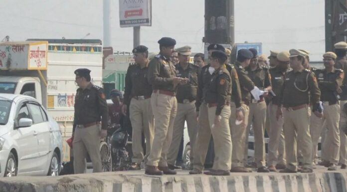 ਕਿਸਾਨ ਅੰਦੋਲਨ ਨੂੰ ਲੈ ਕੇ ਦਿੱਲੀ ਪੁਲਿਸ ਅਲਰਟ : ਸਿੰਘੂ ਬਾਰਡਰ ‘ਤੇ ਕੰਡਿਆਲੀ ਤਾਰ, ਸੀਮੈਂਟ ਦੇ ਬੈਰੀਕੇਡ ਤੇ 3000 ਜਵਾਨ