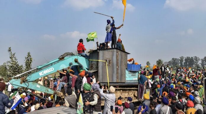 ਕਿਸਾਨ ਲਿਆਏ ਬੈਰੀਕੇਡ ਤੋੜਨ ਲਈ ਵੱਡਾ ਸੰਦ, ਹਰਿਆਣਾ ਸਰਕਾਰ ਨੇ ਪੰਜਾਬ ਪੁਲਿਸ ਤੋਂ ਮੰਗੀ ਮਦਦ