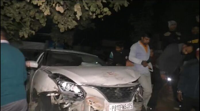 ਲੁਧਿਆਣਾ ‘ਚ ਤੇਜ਼ ਰਫਤਾਰ ਗੱਡੀ ਦਾ ਕਹਿਰ : ਸੜਕ ਕਿਨਾਰੇ ਬੈਠ ਅੱਗ ਸੇਕ ਰਹੇ ਲੋਕਾਂ ਨੂੰ ਦਰ/ੜਿਆ; 2 ਦੀ ਮੌ/ਤ