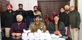 ਜਲੰਧਰ ‘ਚ ਨਸ਼ਾ ਵੇਚ ਰਹੇ ਸਨ ਪ੍ਰਵਾਸੀ, ਪੁਲਿਸ ਨੇ 3 ਮਹਿਲਾਵਾਂ ਸਣੇ 5 ਬੰਦਿਆਂ ਨੂੰ ਪੰਜ ਕਿੱਲੋ ਅਫੀਮ ਸਣੇ ਕੀਤਾ ਕਾਬੂ