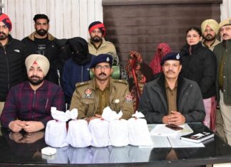 ਜਲੰਧਰ ‘ਚ ਨਸ਼ਾ ਵੇਚ ਰਹੇ ਸਨ ਪ੍ਰਵਾਸੀ, ਪੁਲਿਸ ਨੇ 3 ਮਹਿਲਾਵਾਂ ਸਣੇ 5 ਬੰਦਿਆਂ ਨੂੰ ਪੰਜ ਕਿੱਲੋ ਅਫੀਮ ਸਣੇ ਕੀਤਾ ਕਾਬੂ