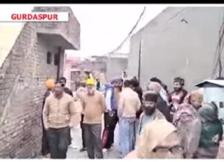 ਗੁਰਦਾਸਪੁਰ : ਗੁਰਦੁਆਰਾ ਸਾਹਿਬ ‘ਚ ਬੇਅਦਬੀ ਪਿੱਛੋਂ ਚੋਰੀ ਦੀ ਘਟਨਾ ਨੂੰ ਦਿੱਤਾ ਅੰਜਾਮ, ਘਟਨਾ CCTV ‘ਚ ਕੈਦ, ਵੇਖੋ ਵੀਡੀਓ