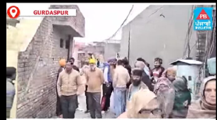 ਗੁਰਦਾਸਪੁਰ : ਗੁਰਦੁਆਰਾ ਸਾਹਿਬ ‘ਚ ਬੇਅਦਬੀ ਪਿੱਛੋਂ ਚੋਰੀ ਦੀ ਘਟਨਾ ਨੂੰ ਦਿੱਤਾ ਅੰਜਾਮ, ਘਟਨਾ CCTV ‘ਚ ਕੈਦ, ਵੇਖੋ ਵੀਡੀਓ