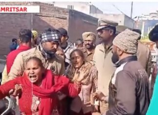 ਅੰਮ੍ਰਿਤਸਰ : ਦੁੱਧ ਲੈਣ ਜਾ ਰਹੇ ਵਿਅਕਤੀ ਨੂੰ ਟਰੱਕ ਨੇ ਦ.ਰੜਿਆ, ਪਿਆ ਚੀਕ-ਚਿਹਾੜਾ, ਵੇਖੋ ਵੀਡੀਓ