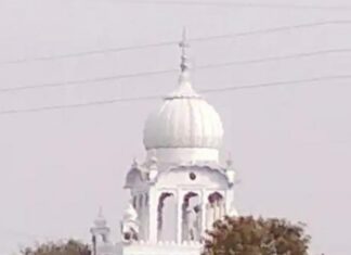 ਅੰਮ੍ਰਿਤਸਰ : ਗੁਰਦੁਆਰਾ ਸਾਹਿਬ ‘ਤੇ ਇੱਟਾਂ-ਰੋੜਿਆਂ ਨਾਲ ਹ.ਮਲਾ, 26 ਲੋਕਾਂ ‘ਤੇ FIR