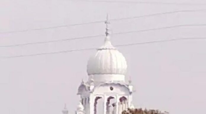 ਅੰਮ੍ਰਿਤਸਰ : ਗੁਰਦੁਆਰਾ ਸਾਹਿਬ ‘ਤੇ ਇੱਟਾਂ-ਰੋੜਿਆਂ ਨਾਲ ਹ.ਮਲਾ, 26 ਲੋਕਾਂ ‘ਤੇ FIR