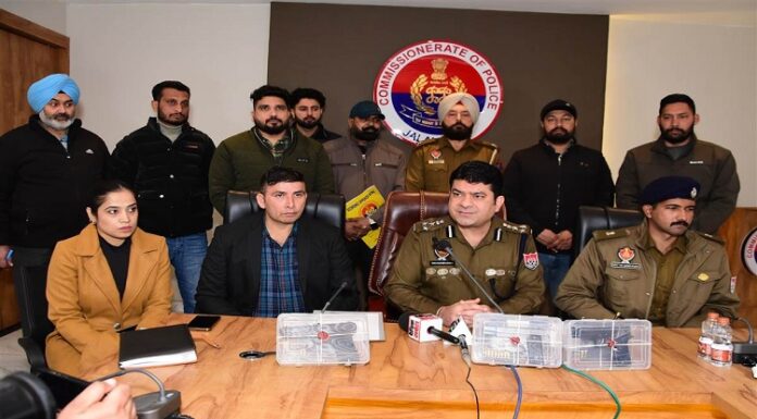 ਜਲੰਧਰ ਕਮਿਸ਼ਨਰੇਟ ਪੁਲਿਸ ਨੇ ਡਰੋਨ ਰਾਹੀਂ ਹਥਿਆਰਾਂ ਦੀ ਤਸਕਰੀ ਕਰਨ ਵਾਲੇ ਗਿਰੋਹ ਦੇ 4 ਜਣੇ ਕੀਤੇ ਗ੍ਰਿਫਤਾਰ