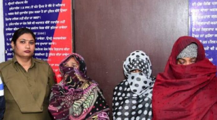 ਜਲੰਧਰ ਪੁਲਿਸ ਨੇ ਹਨੀ ਟ੍ਰੈਪ ‘ਚ ਫਸਾਉਣ ਵਾਲੀਆਂ ਔਰਤਾਂ ਕੀਤੀਆਂ ਕਾਬੂ, ਵੀਡੀਓ ਬਣਾ ਕੇ ਕਰਦੀਆਂ ਸਨ ਬਲੈਕਮੇਲ