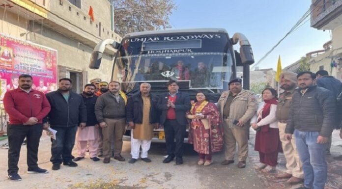 ਕੈਬਨਿਟ ਮੰਤਰੀ ਜਿੰਪਾ ਨੇ ‘ਮੁੱਖ ਮੰਤਰੀ ਤੀਰਥ ਯਾਤਰਾ ਸਕੀਮ’ ਤਹਿਤ ਹੁਸ਼ਿਆਰਪੁਰ ਤੋਂ ਬੱਸ ਨੂੰ ਦਿਖਾਈ ਹਰੀ ਝੰਡੀ