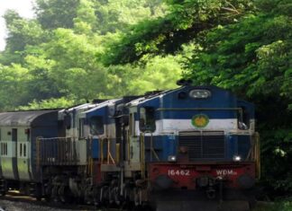 ਰੇਲਵੇ ਨੇ ਲੱਖਾਂ ਮੁਸਾਫਿਰਾਂ ਨੂੰ ਦਿੱਤੀ ਰਾਹਤ : ਲੋਕਲ ਟ੍ਰੇਨਾਂ ਦਾ ਕਿਰਾਇਆ 30 ਤੋਂ ਘਟਾ ਕੇ ਕੀਤਾ 10 ਰੁਪਏ