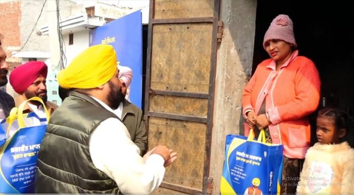 CM ਮਾਨ ਤੇ ਅਰਵਿੰਦ ਕੇਜਰੀਵਾਲ ਨੇ ‘ਘਰ-ਘਰ ਮੁਫ਼ਤ ਰਾਸ਼ਨ’ ਸਕੀਮ ਦੀ ਕੀਤੀ ਸ਼ੁਰੂਆਤ