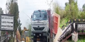 ਡੇਰਾ ਬਿਆਸ ਦੇ ਸਤਿਸੰਗ ਭਵਨ ਨੂੰ ਜਾਂਦਾ ਪੁੱਲ ਟੁੱਟਿਆ, ਓਵਰਲੋਡ ਟਿੱਪਰ ਲੰਘਣ ਕਾਰਨ ਵਾਪਰਿਆ ਹਾ.ਦਸਾ