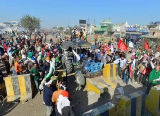 ਸ਼ੰਭੂ ਬਾਰਡਰ ‘ਤੇ ਹੰਗਾਮਾ, ਪੁਲ ‘ਤੇ ਬਣੀ ਰੇਲਿੰਗ ਟੁੱਟੀ, ਪੁਲਿਸ ਨੇ ਅੱਗੇ ਵਧਣ ਤੋਂ ਰੋਕੇ ਕਿਸਾਨ