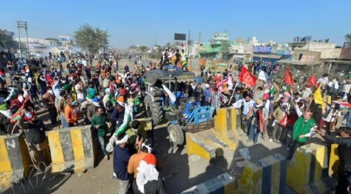 ਸ਼ੰਭੂ ਬਾਰਡਰ ‘ਤੇ ਹੰਗਾਮਾ, ਪੁਲ ‘ਤੇ ਬਣੀ ਰੇਲਿੰਗ ਟੁੱਟੀ, ਪੁਲਿਸ ਨੇ ਅੱਗੇ ਵਧਣ ਤੋਂ ਰੋਕੇ ਕਿਸਾਨ