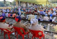 ਕਿਸਾਨਾਂ ਦੇ ਰੋਸ ਕਾਰਨ ਅੱਜ ਟਰੇਨਾਂ ਦਾ ਚੱਕਾ ਜਾਮ : ਅੰਮ੍ਰਿਤਸਰ-ਦਿੱਲੀ ਹਵਾਈ ਸਫਰ 7 ਗੁਣਾ ਮਹਿੰਗਾ