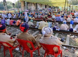 ਕਿਸਾਨਾਂ ਦੇ ਰੋਸ ਕਾਰਨ ਅੱਜ ਟਰੇਨਾਂ ਦਾ ਚੱਕਾ ਜਾਮ : ਅੰਮ੍ਰਿਤਸਰ-ਦਿੱਲੀ ਹਵਾਈ ਸਫਰ 7 ਗੁਣਾ ਮਹਿੰਗਾ