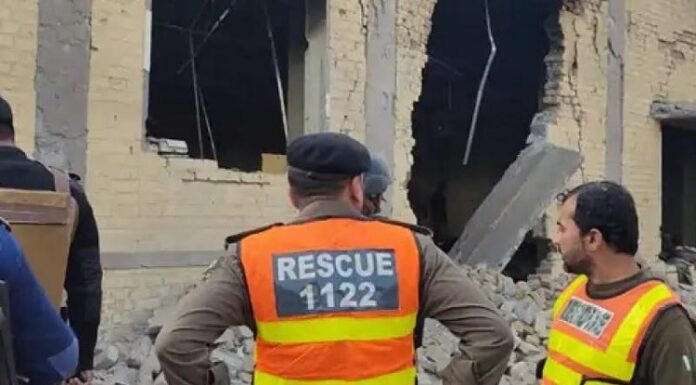 ਪਾਕਿਸਤਾਨ ‘ਚ ਚੋਣਾਂ ਤੋਂ 3 ਦਿਨ ਪਹਿਲਾਂ ਪੁਲਿਸ ਸਟੇਸ਼ਨ ‘ਤੇ ਅੱਤਵਾਦੀਆਂ ਨੇ ਸੁੱਟੇ ਗ੍ਰ.ਨੇਡ, 10 ਮੁਲਾਜ਼ਮਾਂ ਦੀ ਮੌਤ