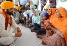 ਜ਼ਹਿਰੀਲੀ ਸ਼ਰਾਬ ਪੀਣ ਨਾਲ ਮਰਨ ਵਾਲਿਆਂ ਦੇ ਪਰਿਵਾਰਾਂ ਨੂੰ ਮਿਲੇ CM ਮਾਨ, ਕਿਹਾ- ਮਾਸੂਮ ਲੋਕਾਂ ਦੇ ਕਾਤਲਾਂ ਨੁੰ ਬਖਸ਼ਿਆ ਨਹੀਂ ਜਾਵੇਗਾ