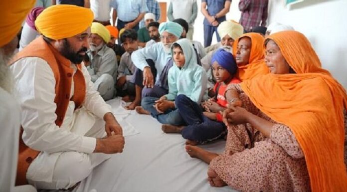 ਜ਼ਹਿਰੀਲੀ ਸ਼ਰਾਬ ਪੀਣ ਨਾਲ ਮਰਨ ਵਾਲਿਆਂ ਦੇ ਪਰਿਵਾਰਾਂ ਨੂੰ ਮਿਲੇ CM ਮਾਨ, ਕਿਹਾ- ਮਾਸੂਮ ਲੋਕਾਂ ਦੇ ਕਾਤਲਾਂ ਨੁੰ ਬਖਸ਼ਿਆ ਨਹੀਂ ਜਾਵੇਗਾ