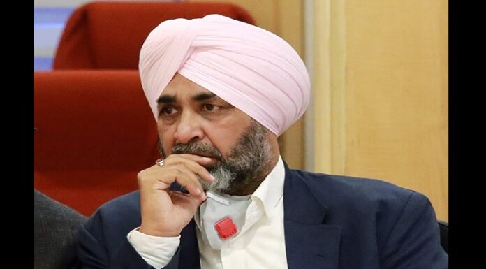 ਵੱਡੀ ਖਬਰ ! ਸਾਬਕਾ ਖਜ਼ਾਨਾ ਮੰਤਰੀ ਮਨਪ੍ਰੀਤ ਬਾਦਲ ਨੂੰ ਪਿਆ ਦਿਲ ਦਾ ਦੌਰਾ, ਨਿੱਜੀ ਹਸਪਤਾਲ ‘ਚ ਦਾਖਲ