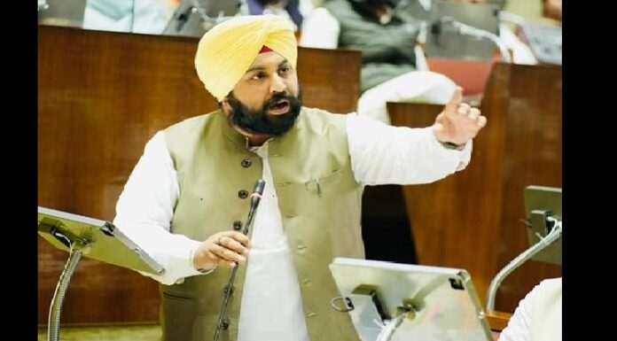 ਸਿੱਖਿਆ ਮੰਤਰੀ ਦਾ ਵੱਡਾ ਐਲਾਨ : ਪੰਜਾਬ ਦੇ ਸਾਰੇ ਸਰਕਾਰੀ ਸਕੂਲ 31 ਮਾਰਚ ਤੱਕ ਟੀਚਰ ਤੇ ਵਾਈਫਾਈ ਲੈੱਸ ਹੋਣਗੇ