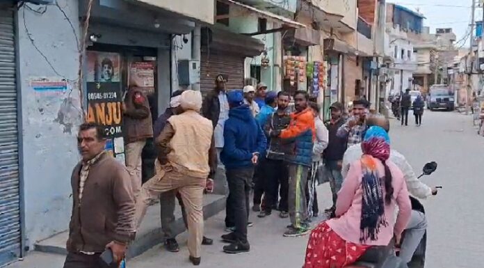 ਲੁਧਿਆਣਾ : ਕੁਝ ਦਿਨਾਂ ਬਾਅਦ ਜਾਣਾ ਸੀ ਵਿਦੇਸ਼, ਬਦਮਾਸ਼ਾਂ ਨੇ ਪੁਰਾਣੀ ਰੰਜਿਸ਼ ਕਾਰਨ ਸੱਟਾਂ ਮਾਰ ਪਾੜਤਾ ਨੌਜਵਾਨ ਦਾ ਸਿਰ