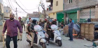 ਨਸ਼ਾ ਤਸਕਰਾਂ ਨੂੰ ਗ੍ਰਿਫ਼ਤਾਰ ਕਰਨ ਗਈ ਪੁਲਿਸ ‘ਤੇ ਹਮਲਾ, ਬਚਾਅ ‘ਚ ਪੁਲਿਸ ਨੇ ਕੀਤੀ ਹਵਾਈ ਫਾਇਰਿੰਗ