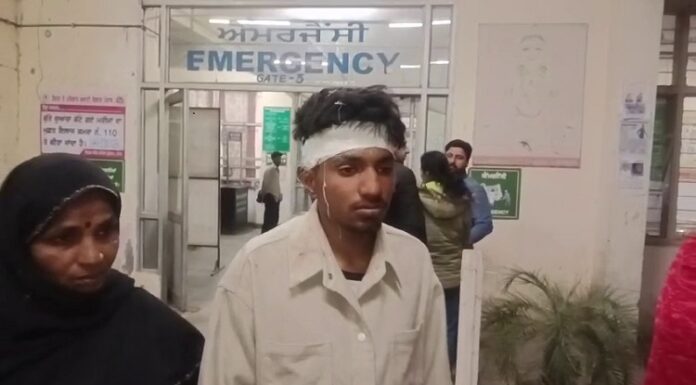 ਸਕੂਲ ‘ਚ ਬੱਚਿਆਂ ਦੀ ਹੋਈ ਲੜਾਈ ਸੜਕ ‘ਤੇ ਪੁੱਜੀ, ਦੋਵਾਂ ਧਿਰਾਂ ਨੇ ਇਕ-ਦੂਜੇ ਦੇ ਮਾਰੀਆਂ ਸੱਟਾਂ