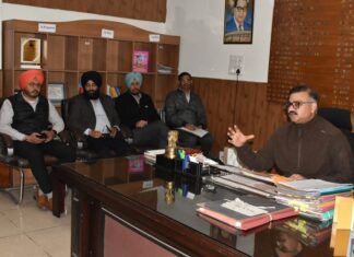 ਘੱਟ ਵੋਟ ਪ੍ਰਤੀਸ਼ਤ ਵਾਲੇ ਖੇਤਰਾਂ ’ਤੇ ਵਿਸ਼ੇਸ਼ ਧਿਆਨ ਦੇ ਕੇ ਲੋਕਾਂ ਨੂੰ ਵੋਟ ਦੇ ਅਧਿਕਾਰ ਦੀ ਵਰਤੋਂ ਬਾਰੇ ਕੀਤਾ ਜਾਵੇਗਾ ਜਾਗਰੂਕ- ਵਧੀਕ ਡਿਪਟੀ ਕਮਿਸ਼ਨਰ