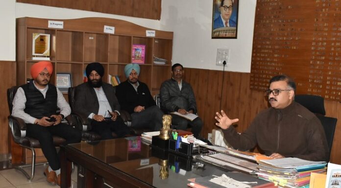 ਘੱਟ ਵੋਟ ਪ੍ਰਤੀਸ਼ਤ ਵਾਲੇ ਖੇਤਰਾਂ ’ਤੇ ਵਿਸ਼ੇਸ਼ ਧਿਆਨ ਦੇ ਕੇ ਲੋਕਾਂ ਨੂੰ ਵੋਟ ਦੇ ਅਧਿਕਾਰ ਦੀ ਵਰਤੋਂ ਬਾਰੇ ਕੀਤਾ ਜਾਵੇਗਾ ਜਾਗਰੂਕ- ਵਧੀਕ ਡਿਪਟੀ ਕਮਿਸ਼ਨਰ