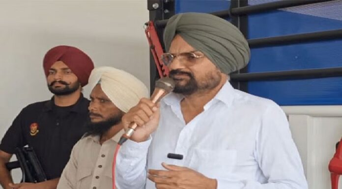 ਕਾਂਗਰਸ ਦੇ ਹੱਕ ‘ਚ ਆਏ ਮੂਸੇਵਾਲਾ ਦੇ ਪਿਤਾ, ਕਿਹਾ -ਦੇਸ਼ ‘ਚ ਸ਼ਾਂਤੀ ਰੱਖਣ ਲਈ ਕੇਂਦਰ ‘ਚ ਬਦਲਾਅ ਜ਼ਰੂਰੀ