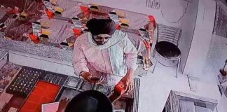 ਅੰਮ੍ਰਿਤਸਰ ‘ਚ ਦਿਨ-ਦਿਹਾੜੇ ਸੁਨਿਆਰੇ ਦੀ ਦੁਕਾਨ ‘ਚ ਲੁੱਟ, ਲੁਟੇਰੇ ਨੂੰ ਫੜਨ ਦੀ ਥਾਂ ਪੁਲਿਸ ਥਾਣੇ ਦੀ ਹੱਦਬੰਦੀ ‘ਚ ਉਲਝੀ