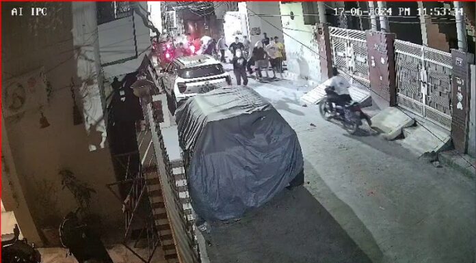 ਲੁਧਿਆਣਾ ‘ਚ ਪੁਰਾਣੀ ਰੰਜਿਸ਼ ਕਾਰਨ ਆਪ ਆਗੂ ਦੇ ਘਰ ‘ਤੇ ਜਾਨਲੇਵਾ ਹਮਲਾ ,ਵਰ੍ਹਾਏ ਇੱਟਾਂ-ਰੋੜੇ , ਭੰਨ ਦਿੱਤੀ ਕਾਰ