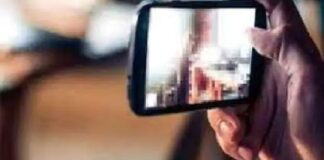 ਜਲੰਧਰ : 2 ਕੁੜੀਆਂ ਨੇ ਵੀਡੀਓ ਕਾਲ ‘ਤੇ ਅਸ਼ਲੀਲ ਹਰਕਤਾਂ ਕਰ ਕੇ ਬਣਾਈ ਵੀਡੀਓ ਫਿਰ ਮੁੰਡੇ ਨੂੰ ਬਲੈਕਮੇਲ ਕਰ ਕੇ ਠੱਗੇ ਹਜ਼ਾਰਾਂ