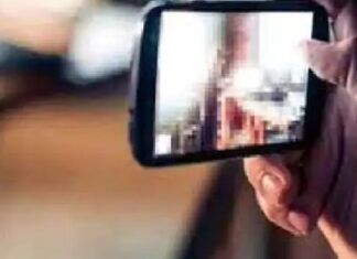 ਜਲੰਧਰ : 2 ਕੁੜੀਆਂ ਨੇ ਵੀਡੀਓ ਕਾਲ ‘ਤੇ ਅਸ਼ਲੀਲ ਹਰਕਤਾਂ ਕਰ ਕੇ ਬਣਾਈ ਵੀਡੀਓ ਫਿਰ ਮੁੰਡੇ ਨੂੰ ਬਲੈਕਮੇਲ ਕਰ ਕੇ ਠੱਗੇ ਹਜ਼ਾਰਾਂ